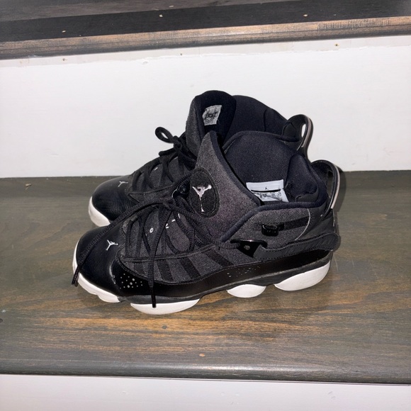 Air Jordan 6 Rings Sneakers - Picture 4 of 7